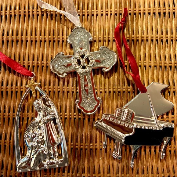 Three Harvey Lewis Christmas ornament, rhinestone, 2 crosses and 2014 snowflake - Picture 1 of 2